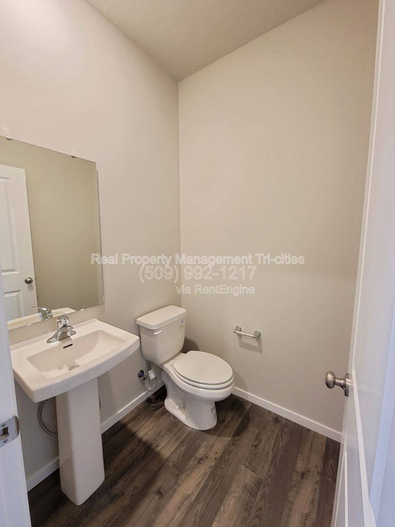 Apartment for rent at 7752 Ranchland Lane, West Richland, WA 99353