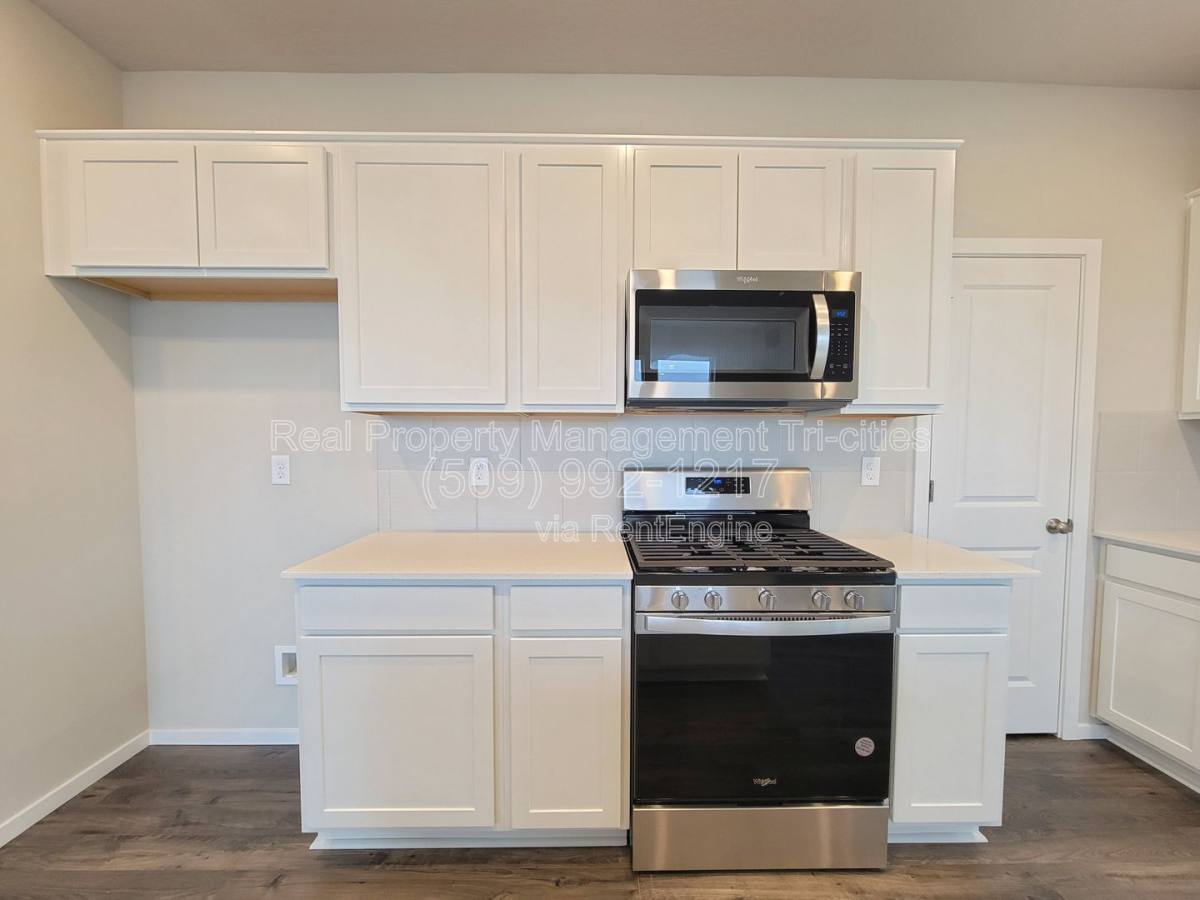 Apartment for rent at 7752 Ranchland Lane, West Richland, WA 99353