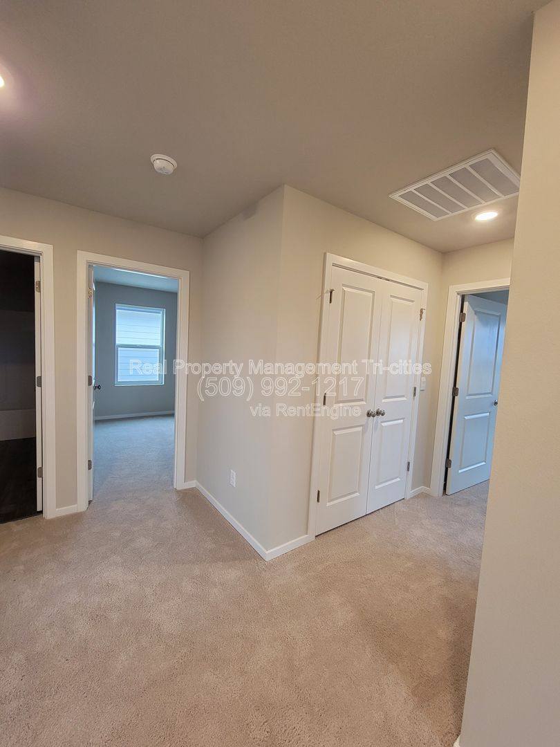 Apartment for rent at 7752 Ranchland Lane, West Richland, WA 99353