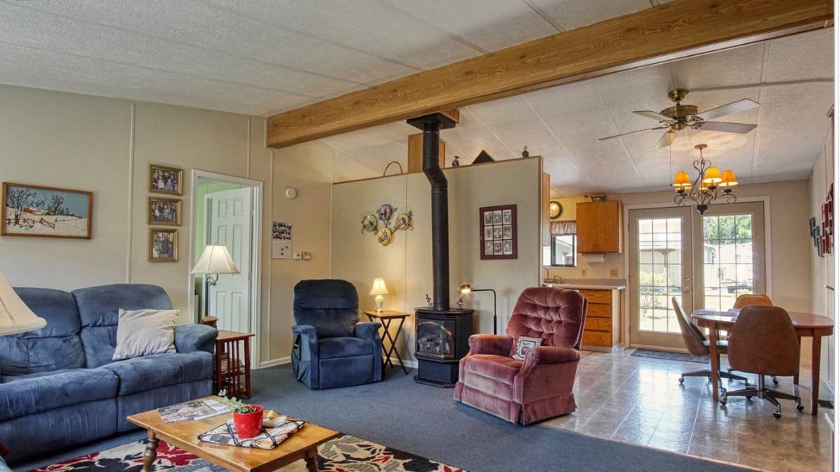 House for rent at 881 SW Pucker Huddle Rd, White Salmon, WA 98672