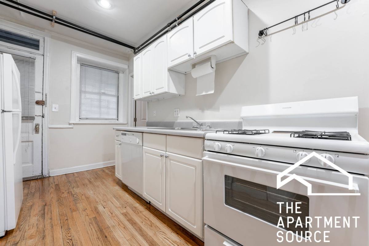 Apartment for rent at 1208 W Wrightwood Ave #G, Chicago, IL 60614