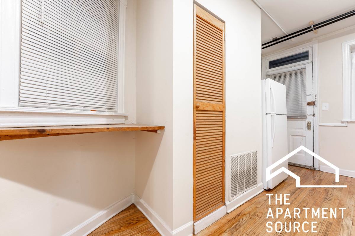 Apartment for rent at 1208 W Wrightwood Ave #G, Chicago, IL 60614