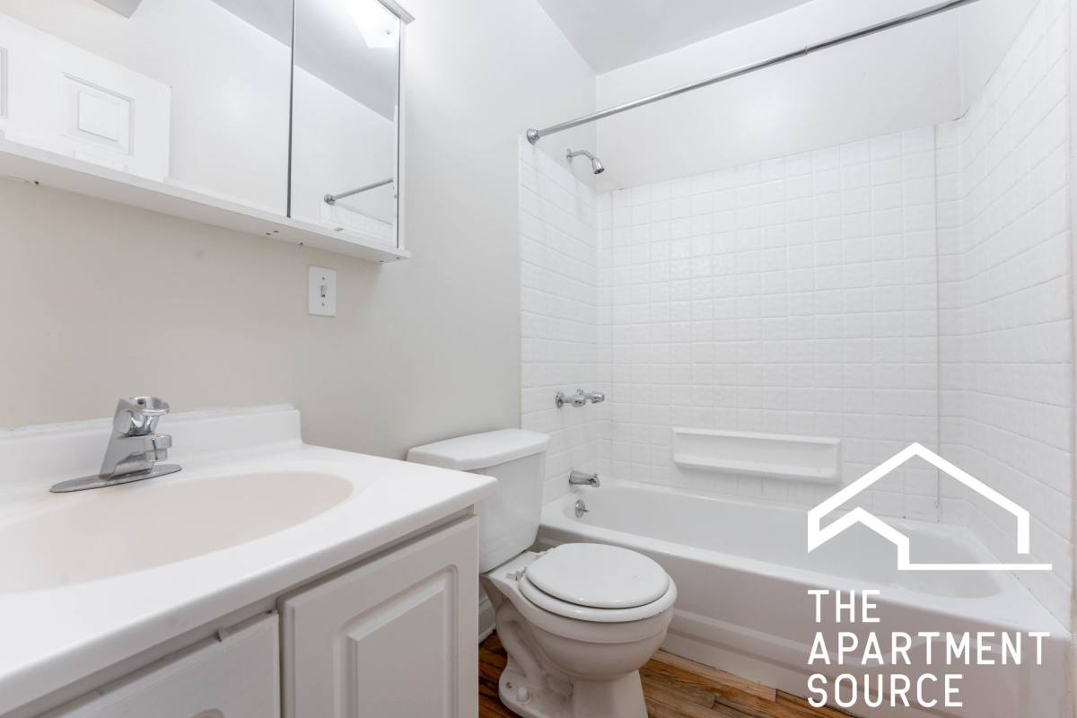 Apartment for rent at 1208 W Wrightwood Ave #G, Chicago, IL 60614