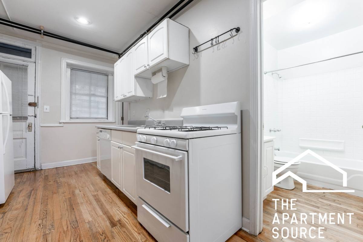 Apartment for rent at 1208 W Wrightwood Ave #G, Chicago, IL 60614