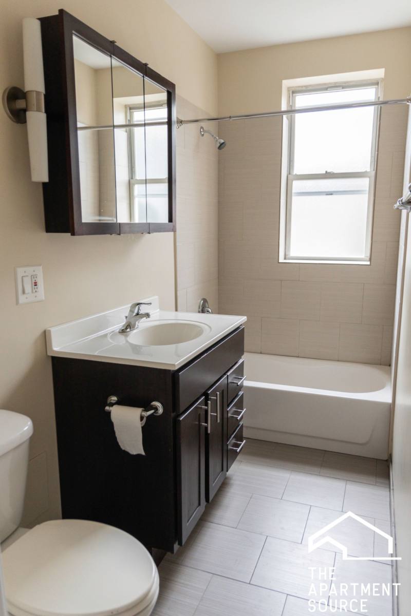 Apartment for rent at 1929 W Winona St #2, Chicago, IL 60640