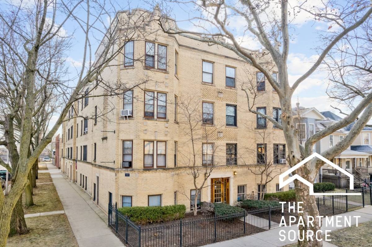 Apartment for rent at 1825 W Winona St #3, Chicago, IL 60640