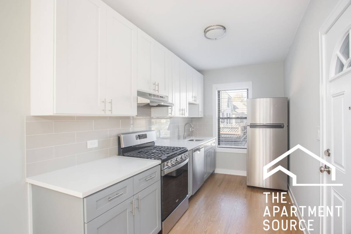 Apartment for rent at 1952 W Wilson Ave #2AA, Chicago, IL 60640
