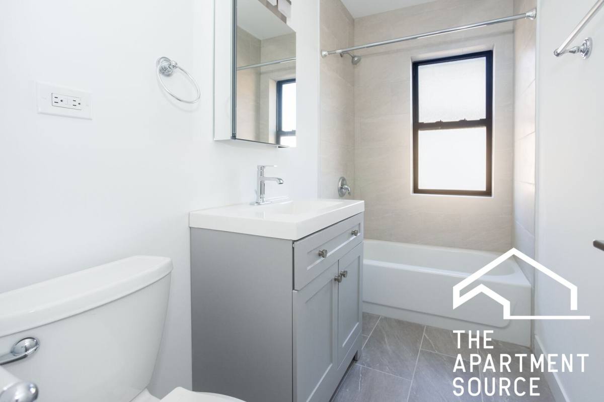 Apartment for rent at 1952 W Wilson Ave #2AA, Chicago, IL 60640