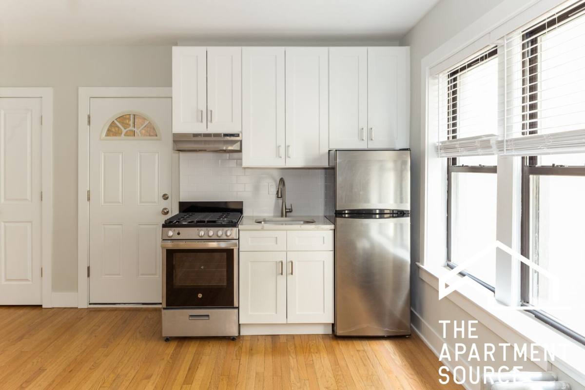 Apartment for rent at 1948 W Wilson Ave #1S, Chicago, IL 60640