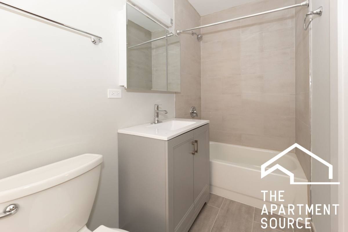 Apartment for rent at 1948 W Wilson Ave #1S, Chicago, IL 60640