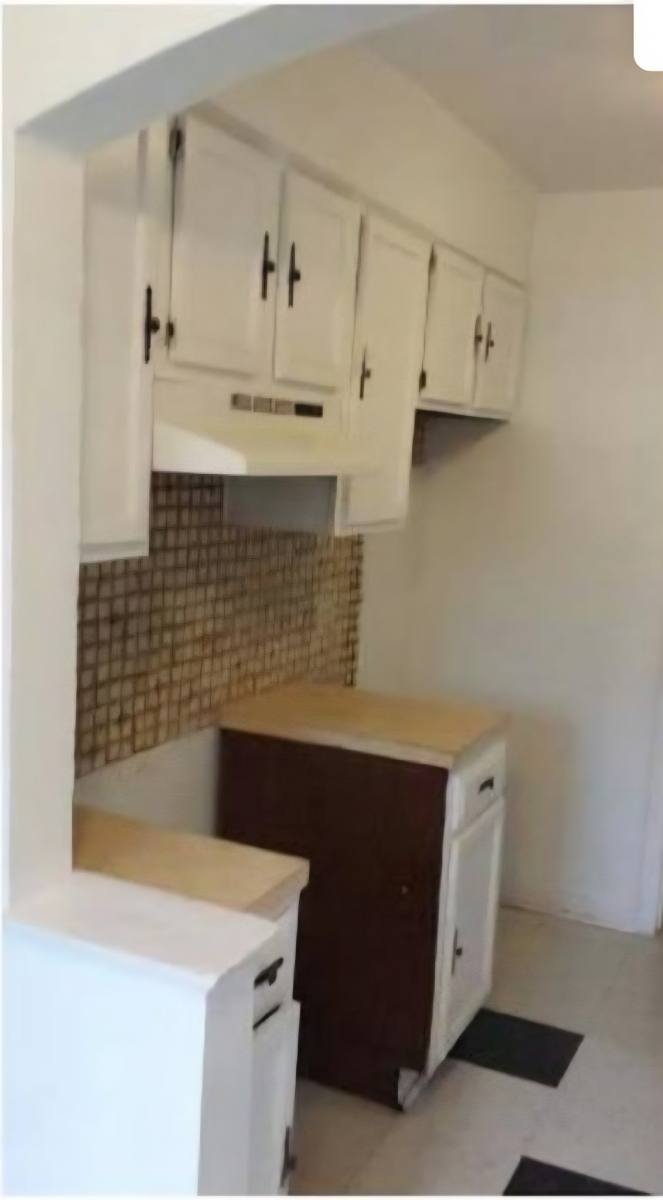House for rent at 8335 S Indiana Ave, Chicago, IL 60619