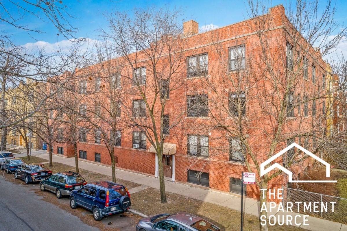 Apartment for rent at 2612 W Gunnison St #3R, Chicago, IL 60625