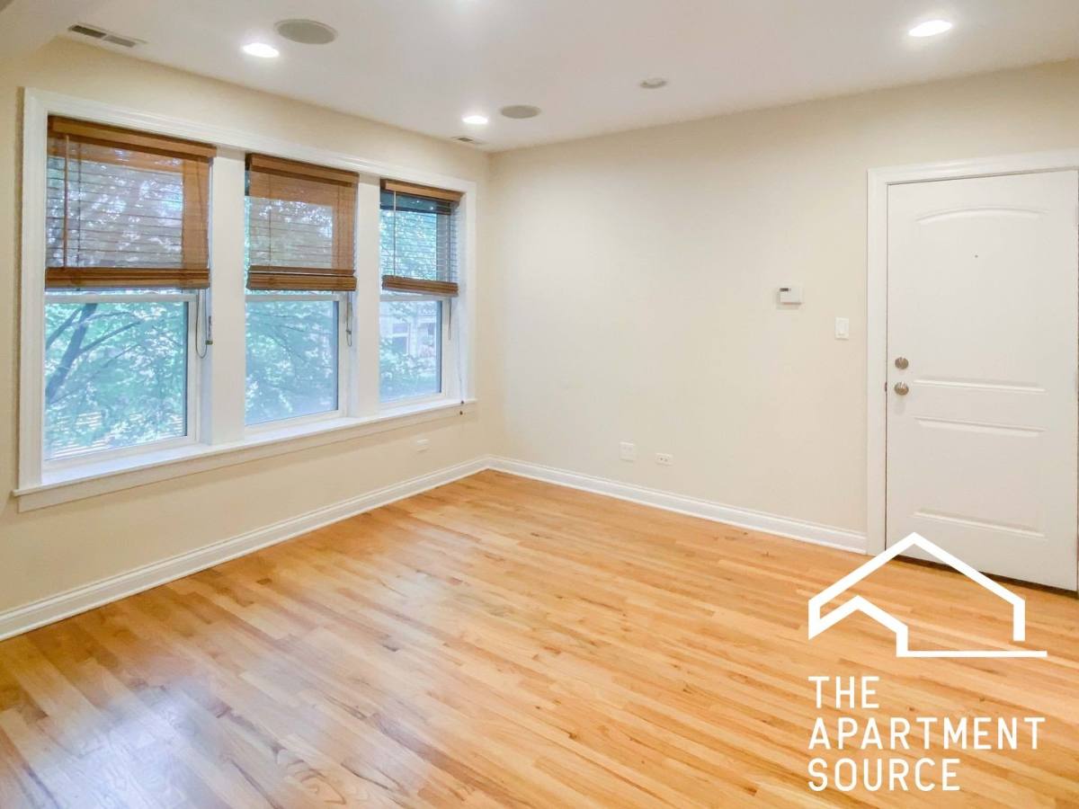 Apartment for rent at 1634 W Grace St #2, Chicago, IL 60613