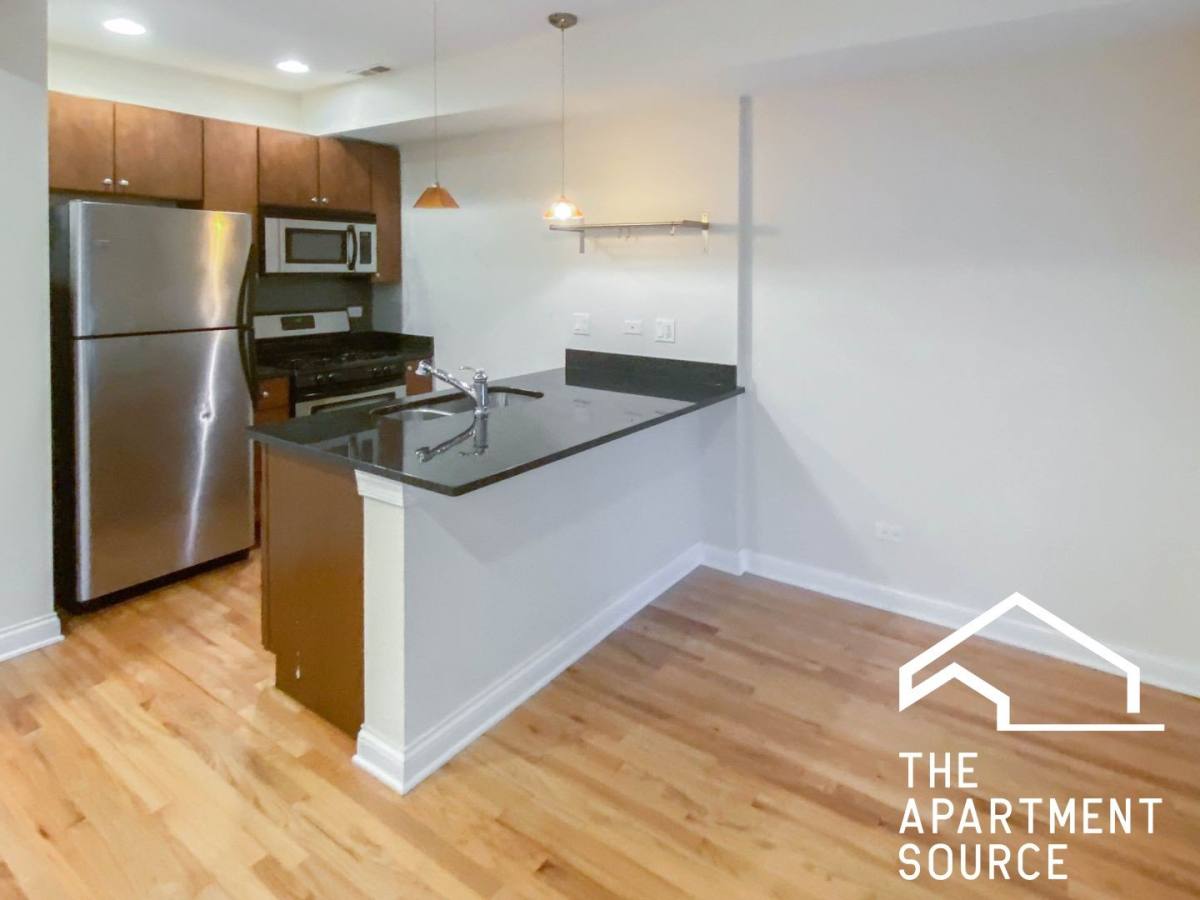 Apartment for rent at 1634 W Grace St #2, Chicago, IL 60613