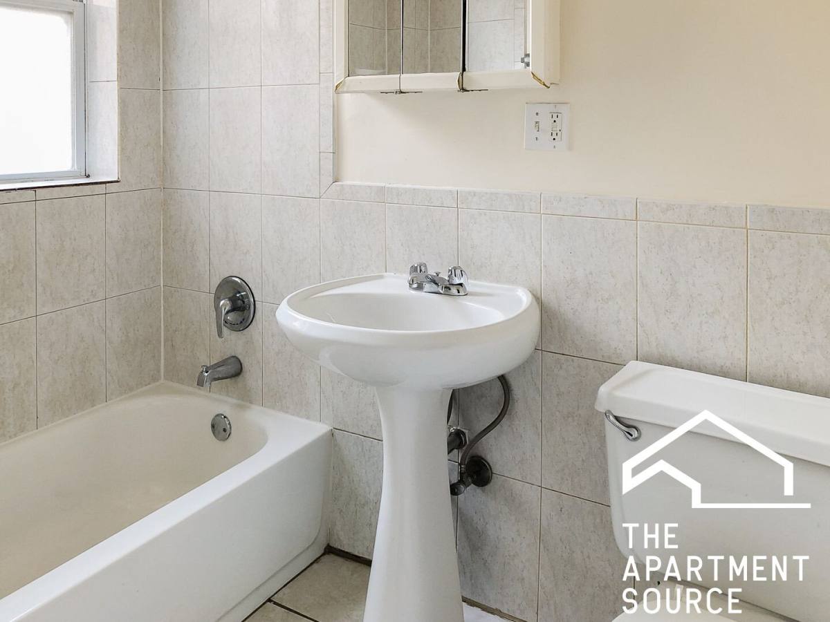 Apartment for rent at 2002 W Foster Ave #3, Chicago, IL 60625