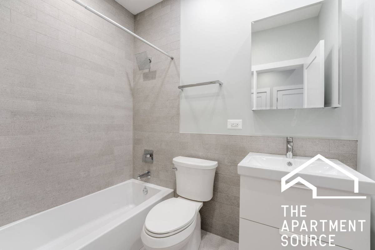 Apartment for rent at 2057 W Dickens Ave #1N, Chicago, IL 60647