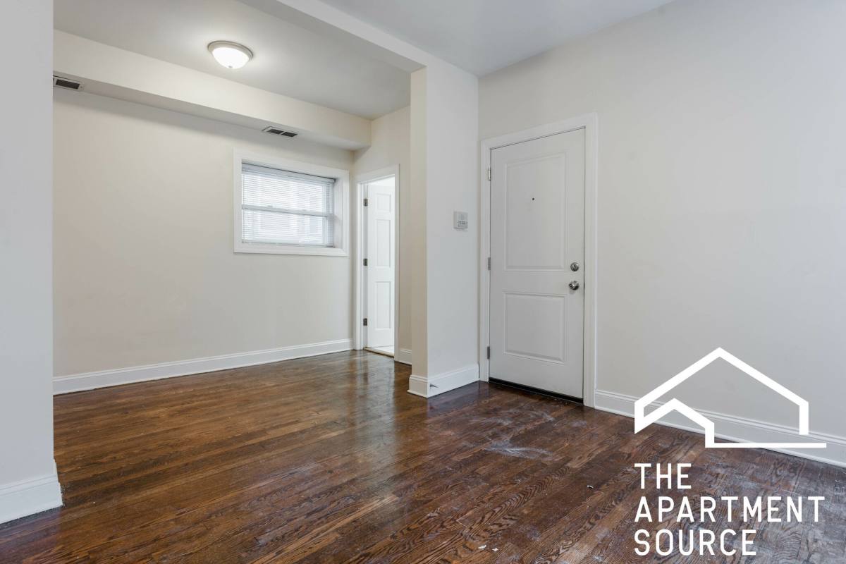 Apartment for rent at 857 W Cornelia Ave #2S, Chicago, IL 60657