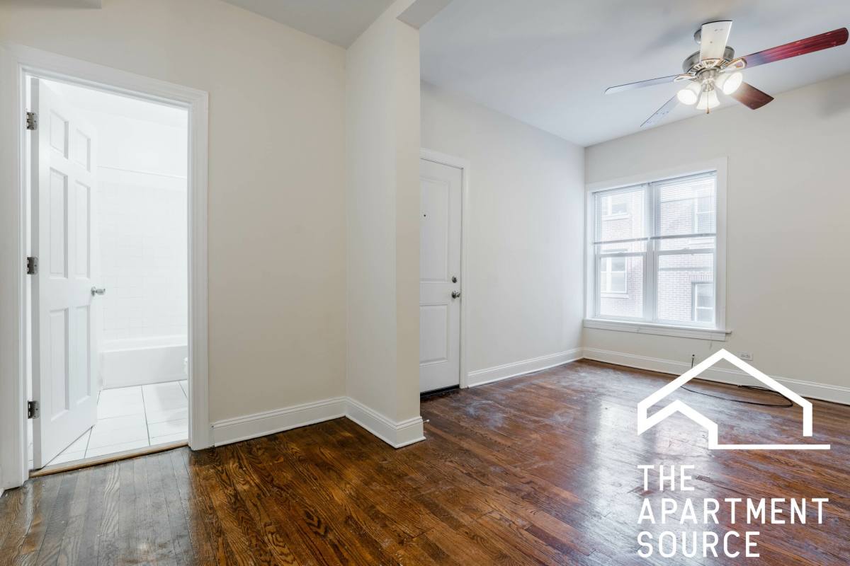 Apartment for rent at 857 W Cornelia Ave #2S, Chicago, IL 60657
