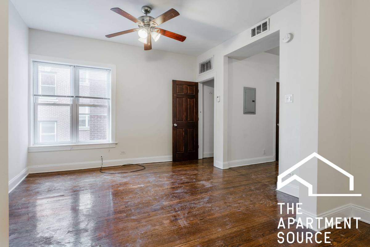 Apartment for rent at 857 W Cornelia Ave #2S, Chicago, IL 60657