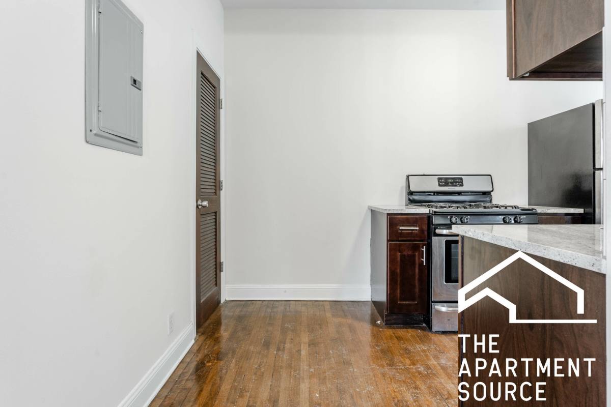 Apartment for rent at 857 W Cornelia Ave #2S, Chicago, IL 60657