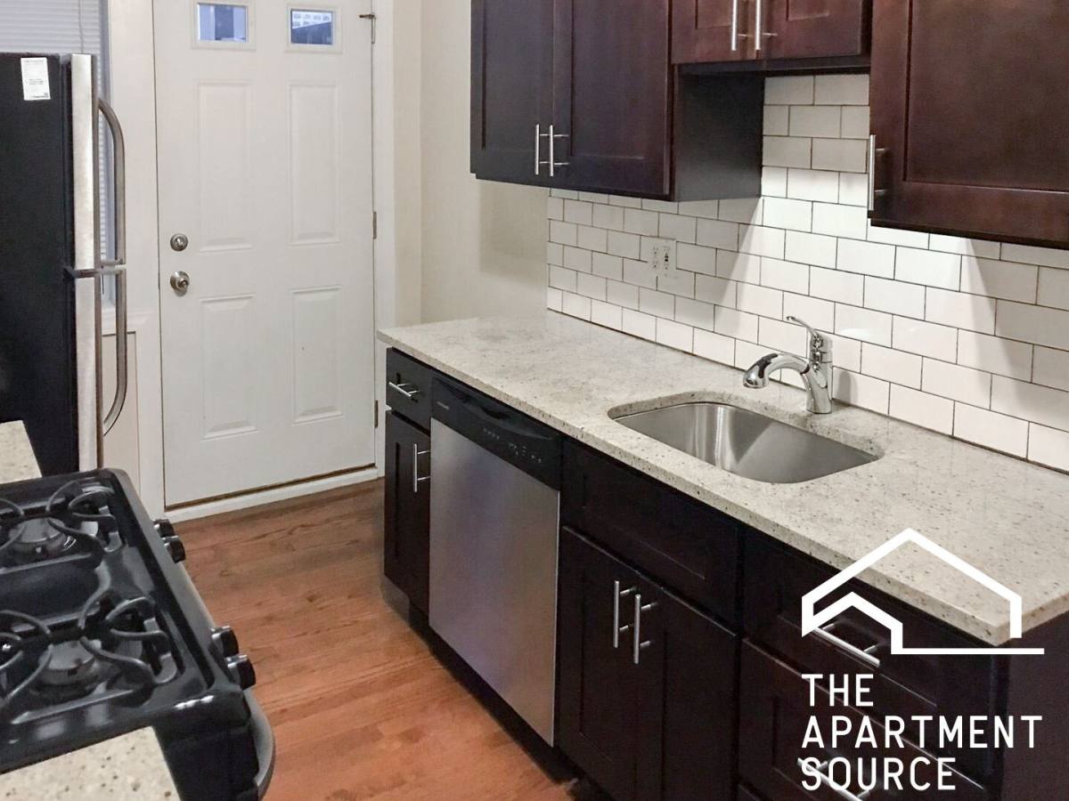 Apartment for rent at 857 W Cornelia Ave #1S, Chicago, IL 60657