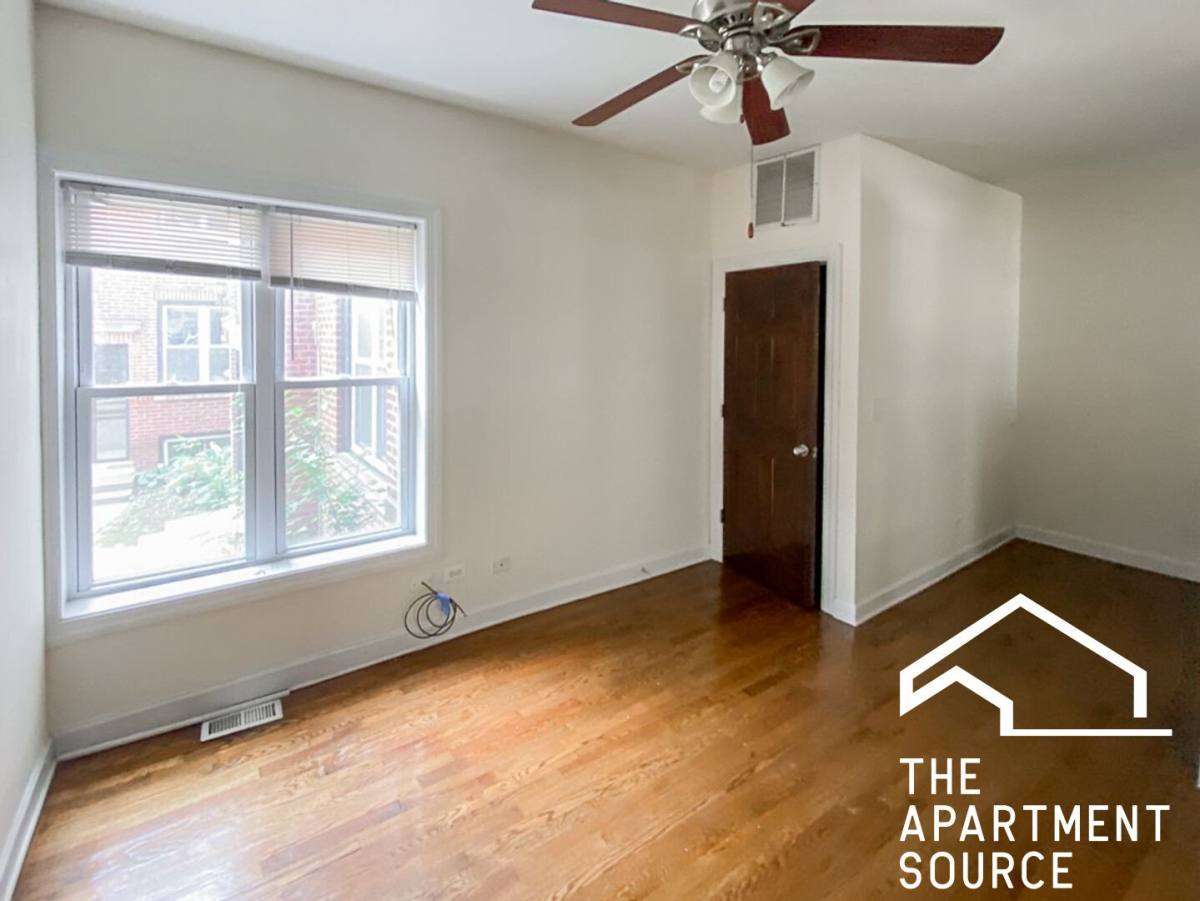 Apartment for rent at 857 W Cornelia Ave #1S, Chicago, IL 60657