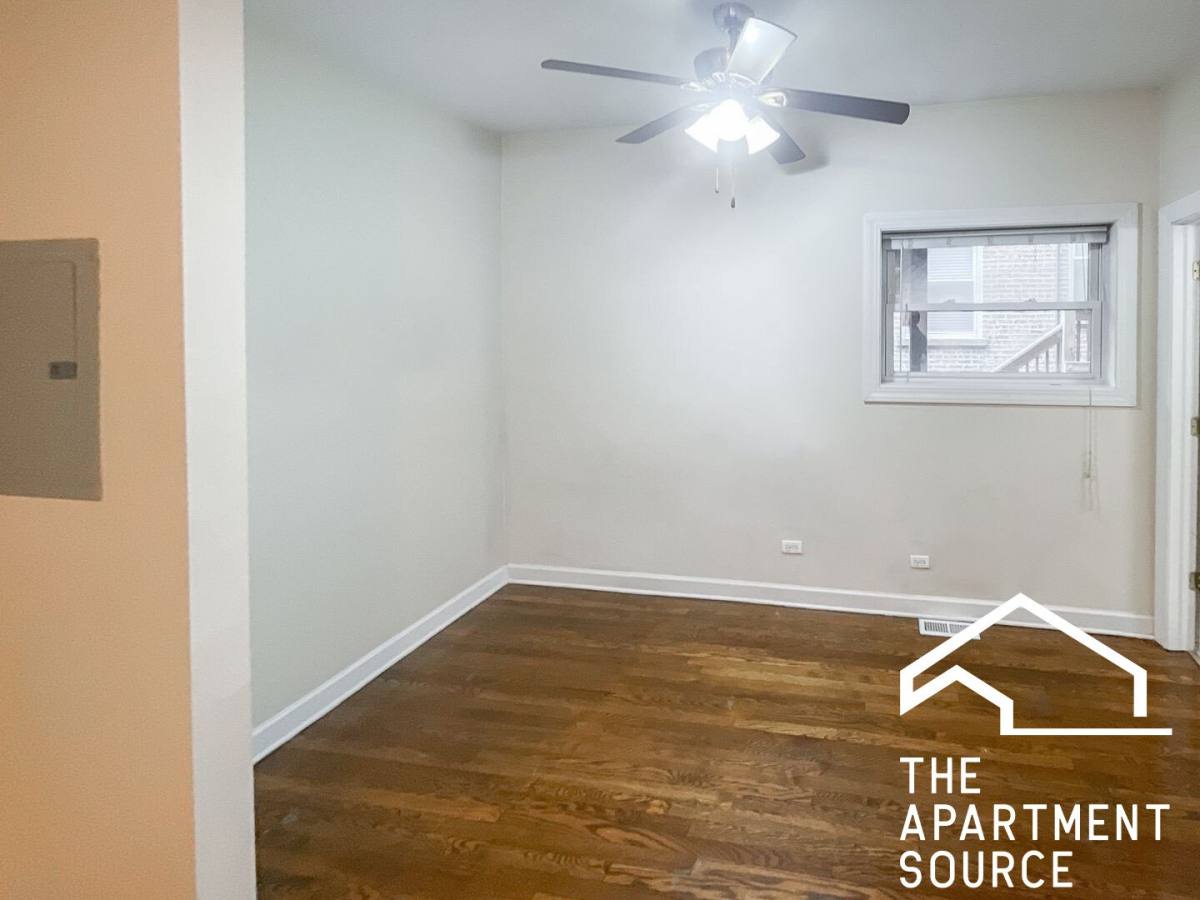 Apartment for rent at 857 W Cornelia Ave #1S, Chicago, IL 60657