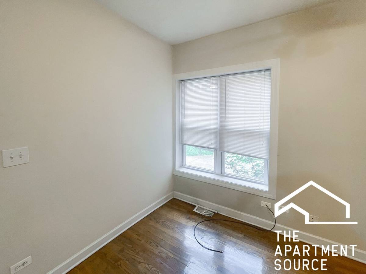 Apartment for rent at 857 W Cornelia Ave #1S, Chicago, IL 60657