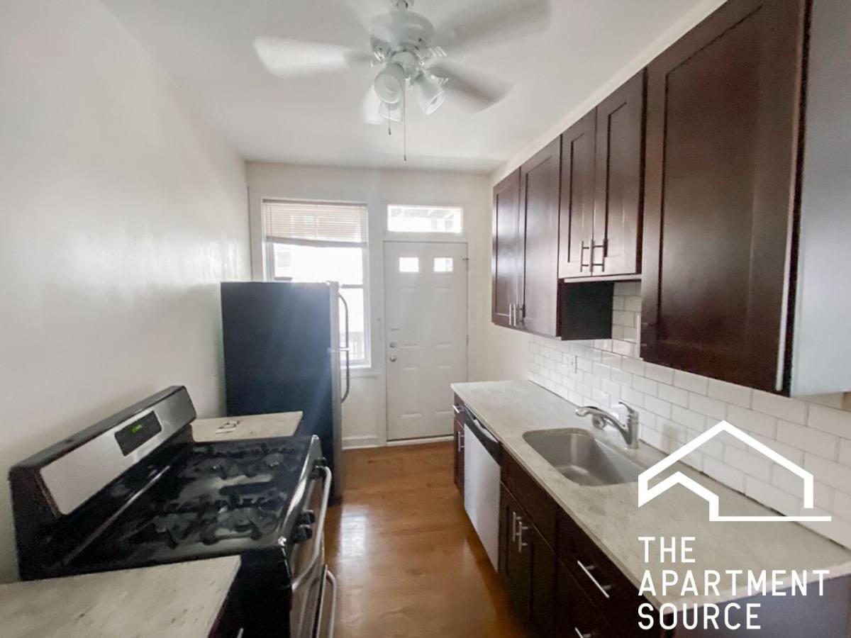 Apartment for rent at 857 W Cornelia Ave #1S, Chicago, IL 60657