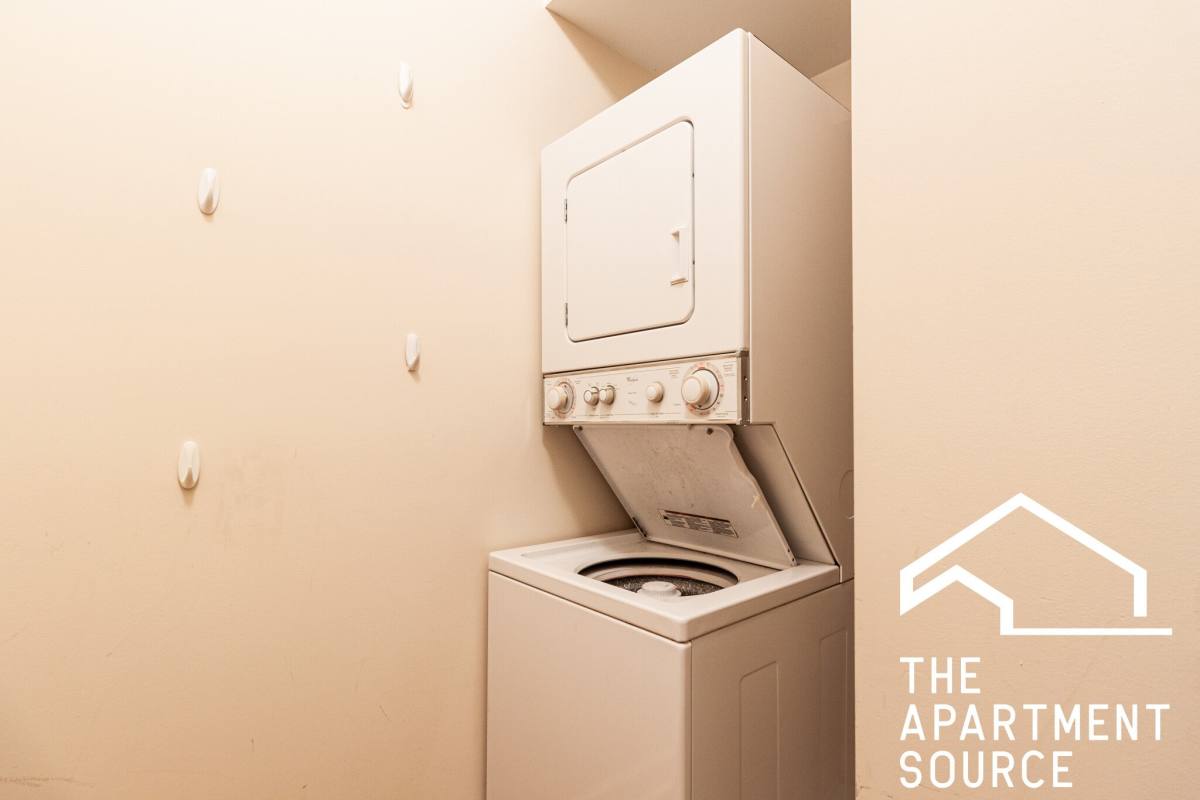Apartment for rent at 853 W Cornelia Ave #2S, Chicago, IL 60620