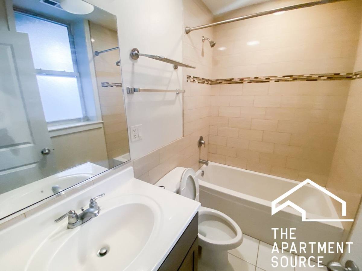 Apartment for rent at 853 W Cornelia Ave #2S, Chicago, IL 60620