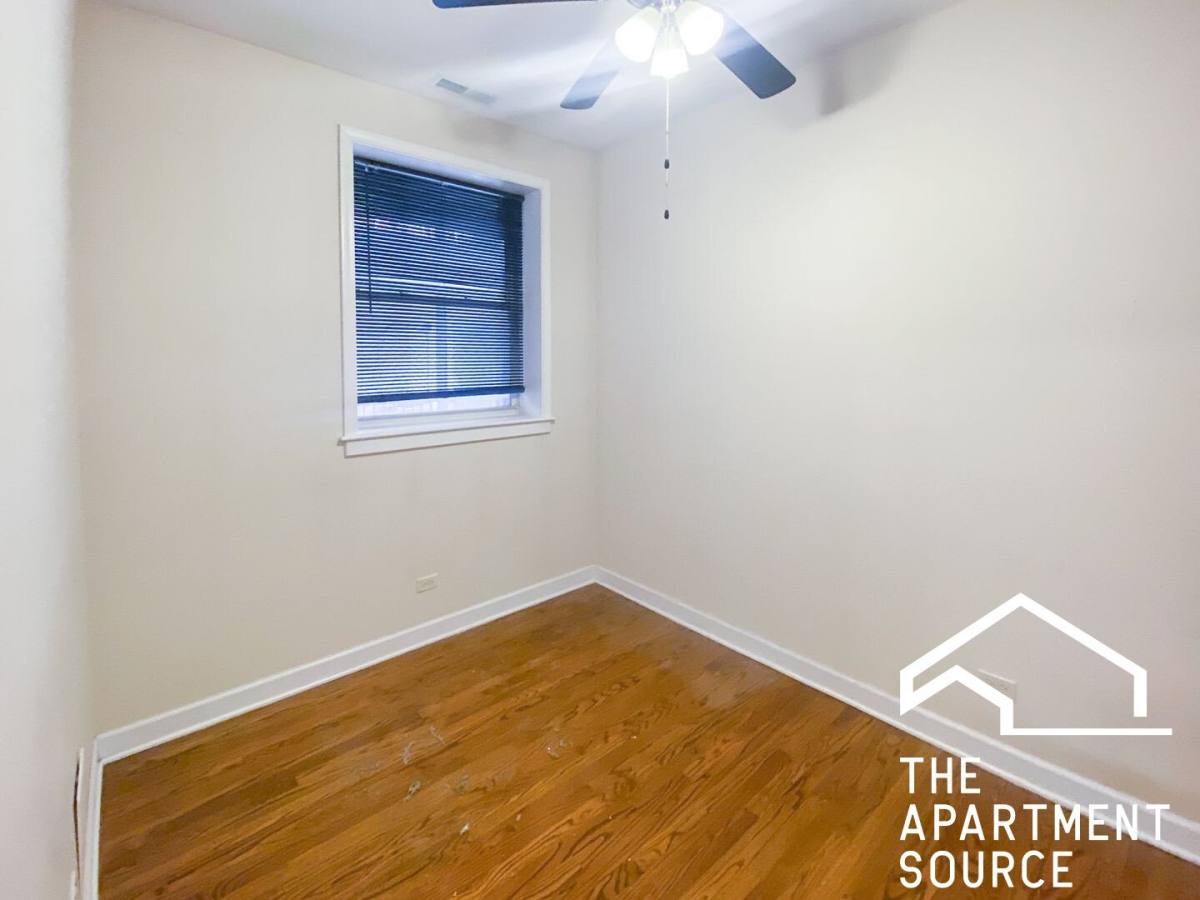 Apartment for rent at 853 W Cornelia Ave #2S, Chicago, IL 60620