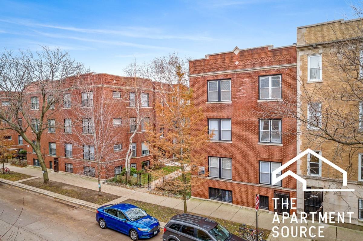 Apartment for rent at 853 W Cornelia Ave #2S, Chicago, IL 60620
