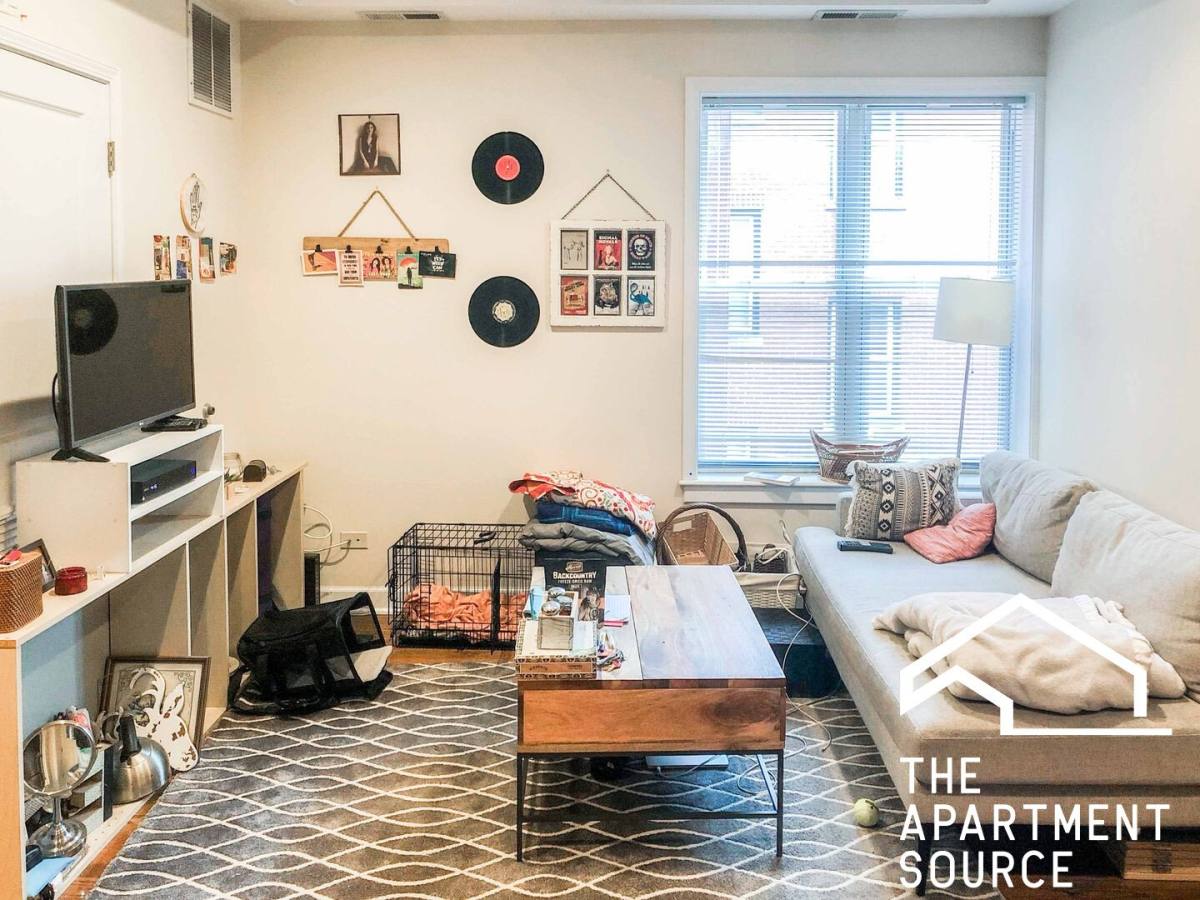 Apartment for rent at 853 W Cornelia Ave #2S, Chicago, IL 60620
