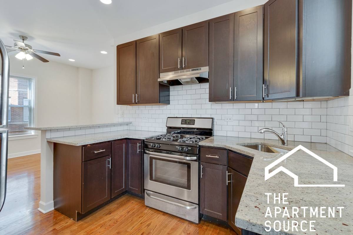 Apartment for rent at 853 W Cornelia Ave #2S, Chicago, IL 60620