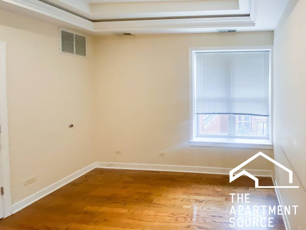 Apartment for rent at 853 W Cornelia Ave #2S, Chicago, IL 60620