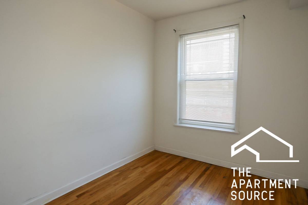 Apartment for rent at 1507 W Barry Ave #2, Chicago, IL 60657