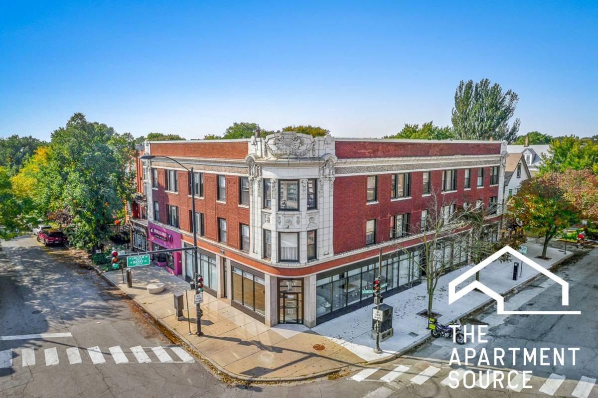 Apartment for rent at 1507 W Barry Ave #2, Chicago, IL 60657