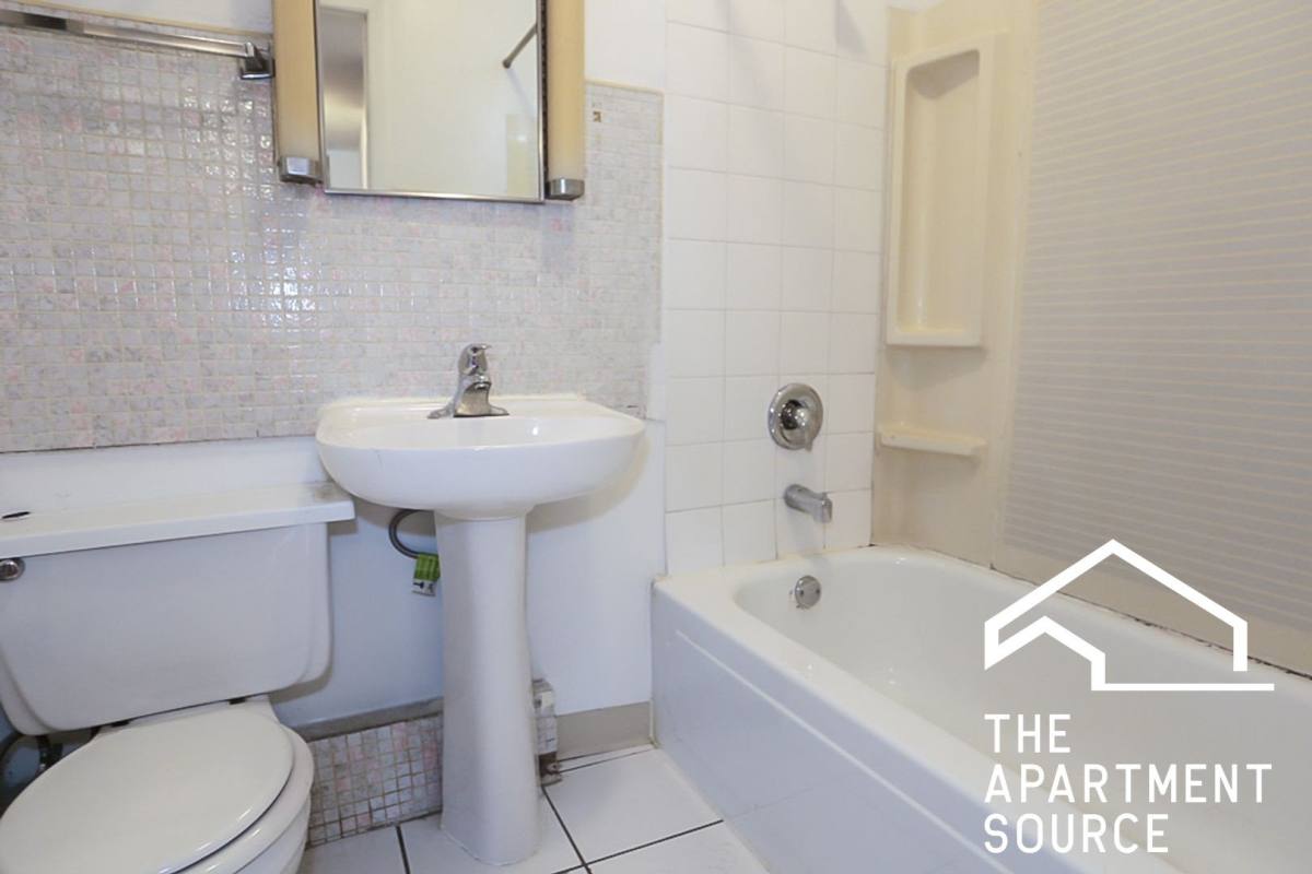Apartment for rent at 1507 W Barry Ave #2, Chicago, IL 60657