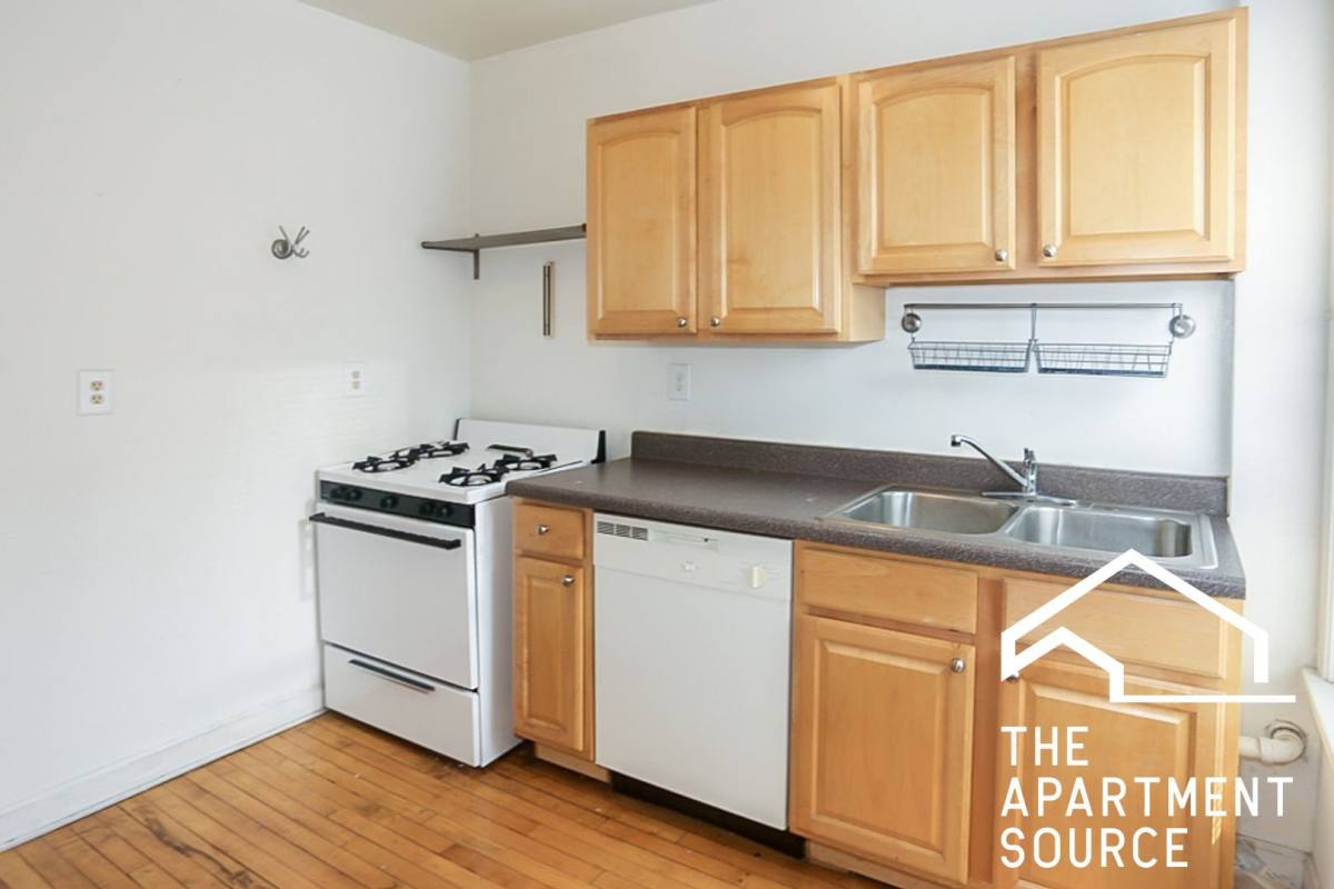 Apartment for rent at 1507 W Barry Ave #2, Chicago, IL 60657