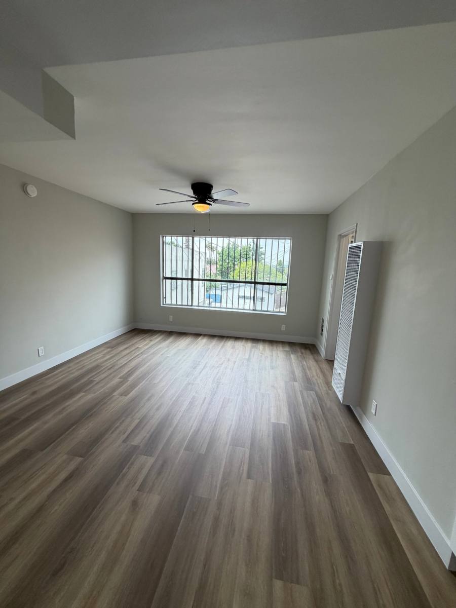 Apartment for rent at 3820 W 27th St #116, Los Angeles, CA 90018