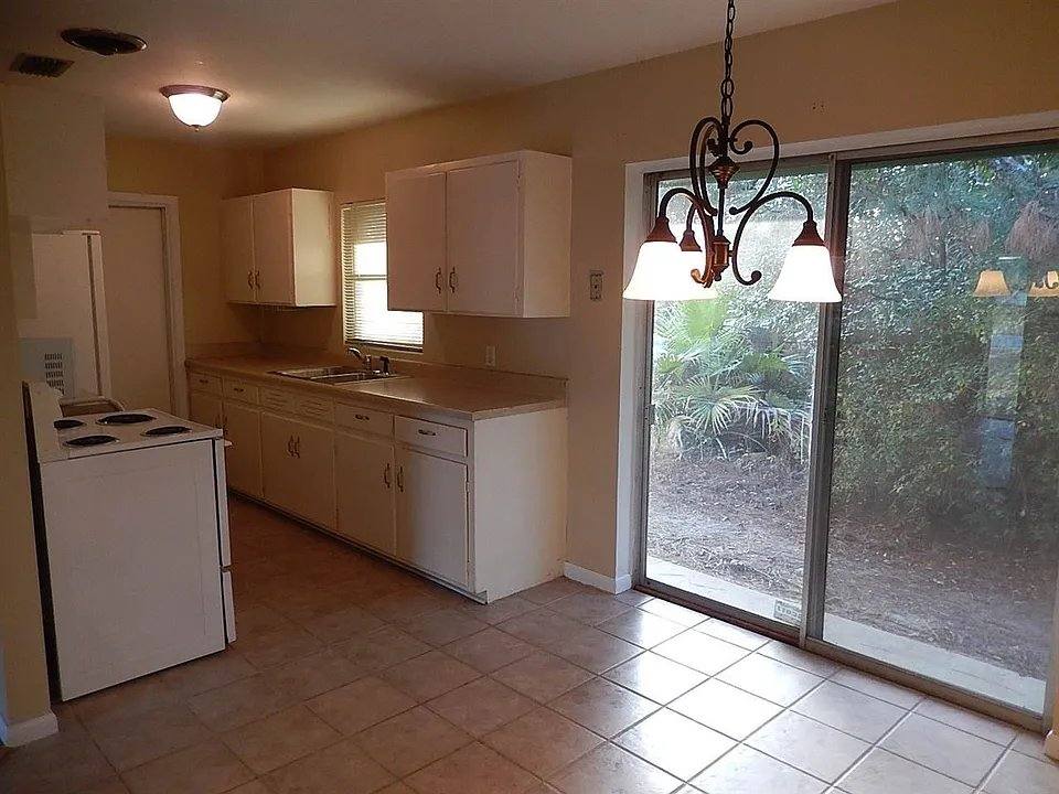 House for rent at 806 N E 1st St, Havana, FL 32333