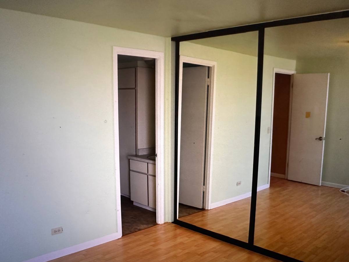 Apartment for rent at 1031 Ala Napunani St, Honolulu, HI 96818