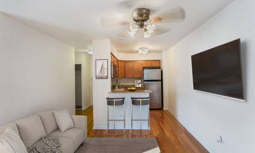 Apartment for rent at 525 W Oakdale Ave, Chicago, IL 60657