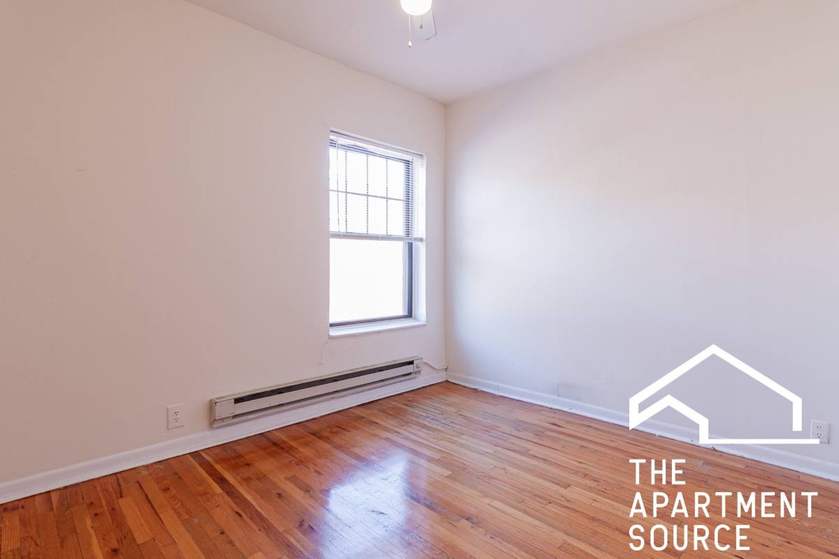 Apartment for rent at 654 W Cornelia #4, Chicago, IL 60657