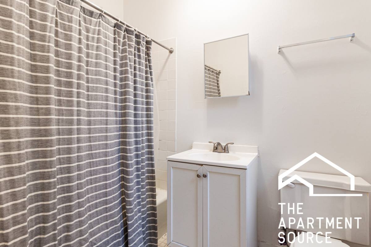 Apartment for rent at 654 W Cornelia #4, Chicago, IL 60657