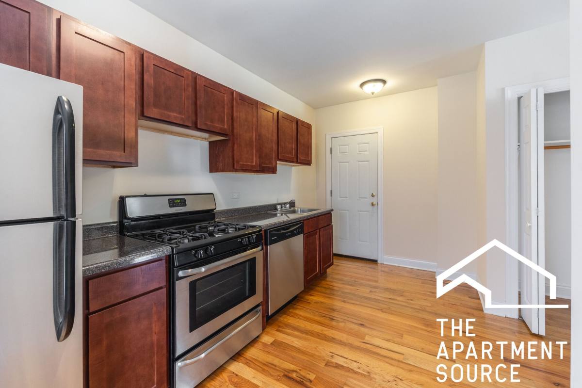 Apartment for rent at 957 W Cornelia #2A, Chicago, IL 60657