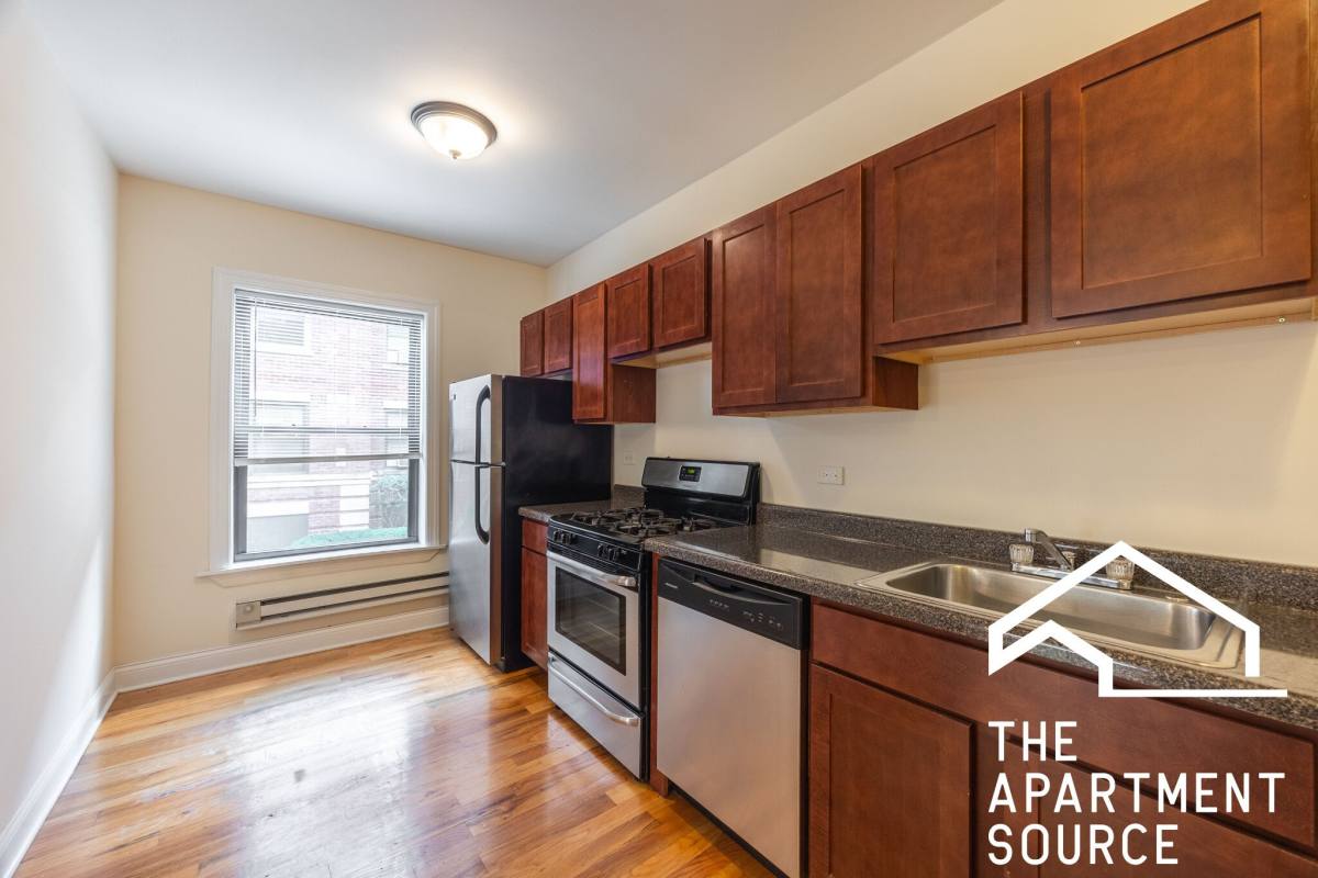 Apartment for rent at 957 W Cornelia #2A, Chicago, IL 60657