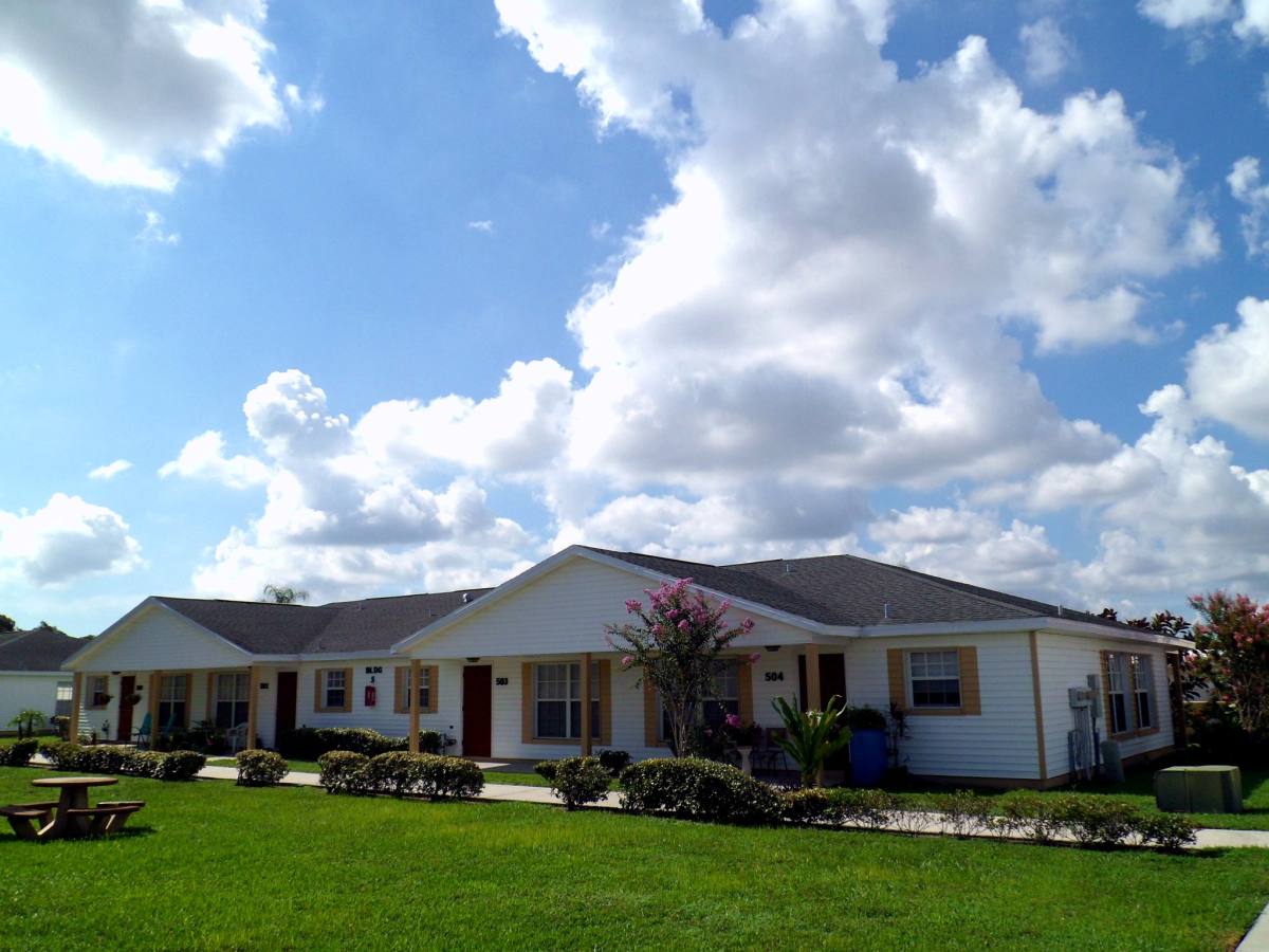 Apartment for rent at 10770 US-Highway 19 N, Pinellas Park, FL 33782