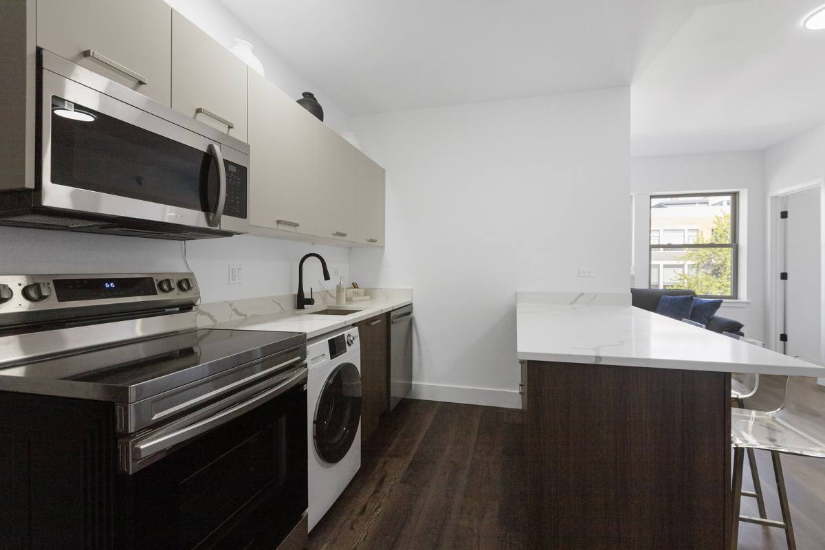 Apartment for rent at 1555 W Hollywood Ave, Chicago, IL 60660